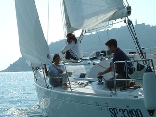  Venga con tus amigos a realizar excursiones diarias en velero 